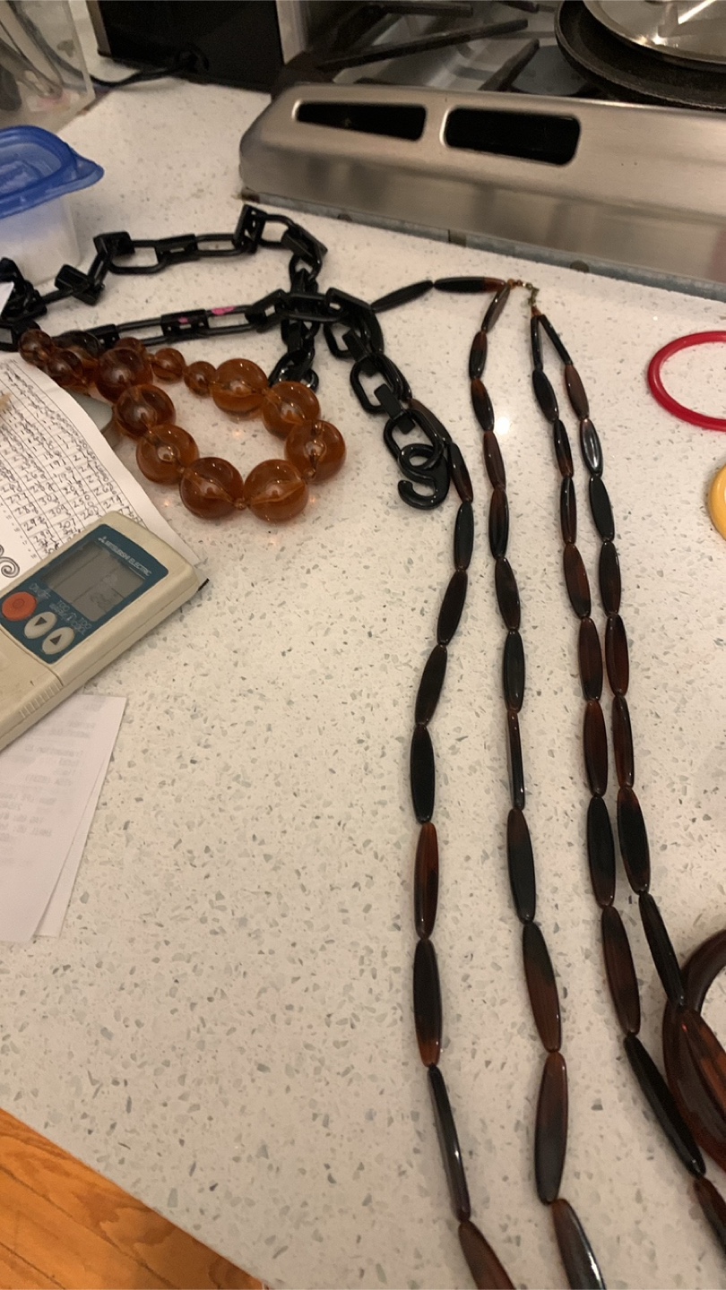 Vintage Bakelite Jewelry Set - photo 4