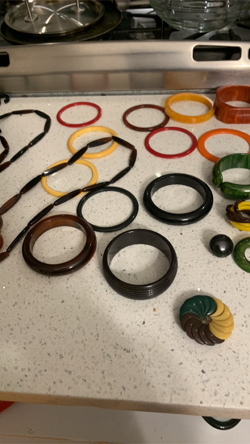 Vintage Bakelite Jewelry Set - photo 2