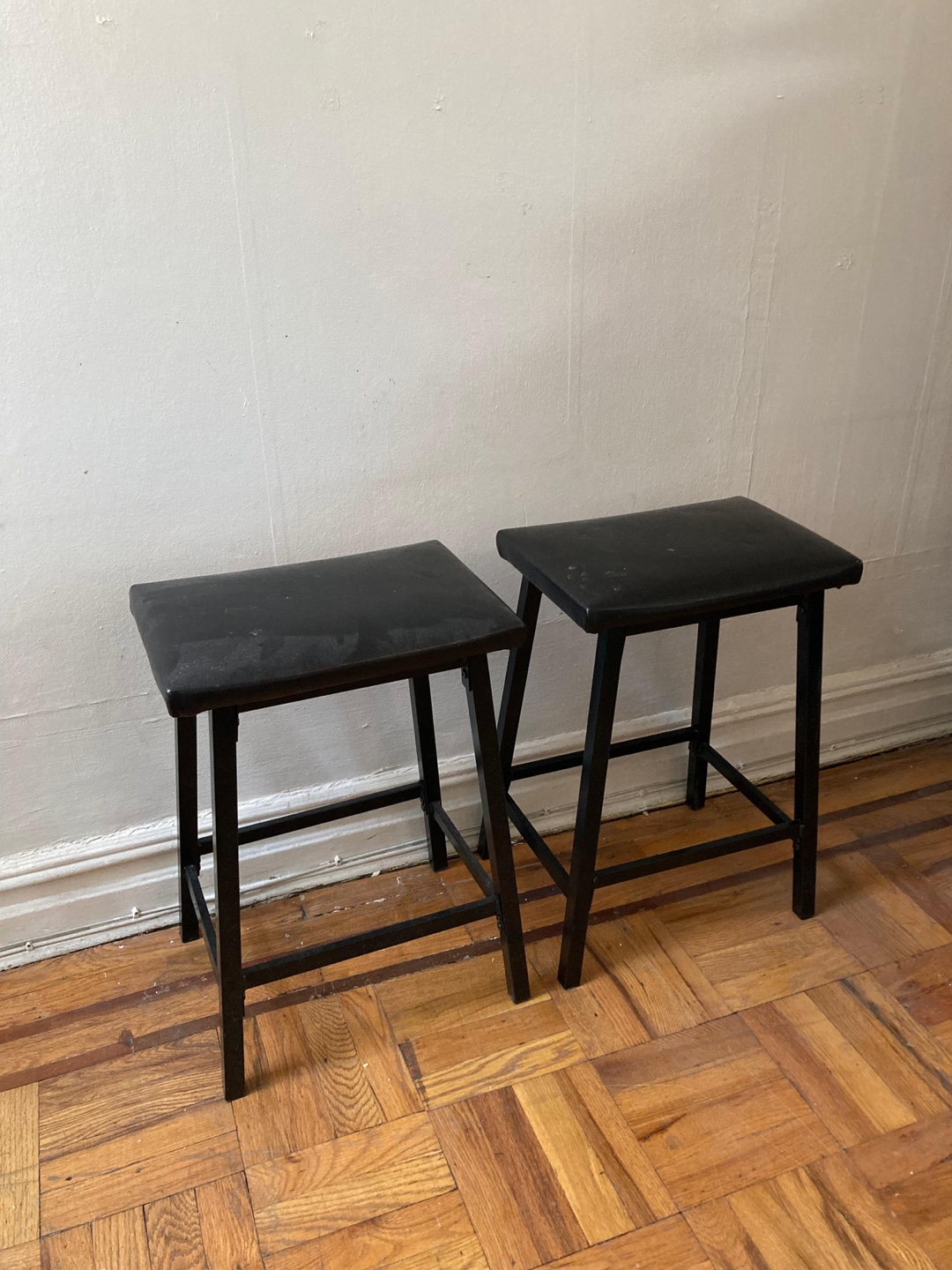 Bar table with 2 stools - photo 2
