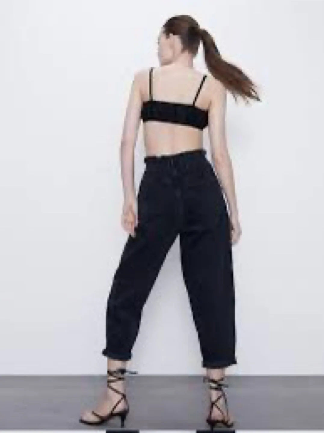 BNWT Zara Black Denim Paperbag High Waisted Jeans Size 4 image indicator(2)