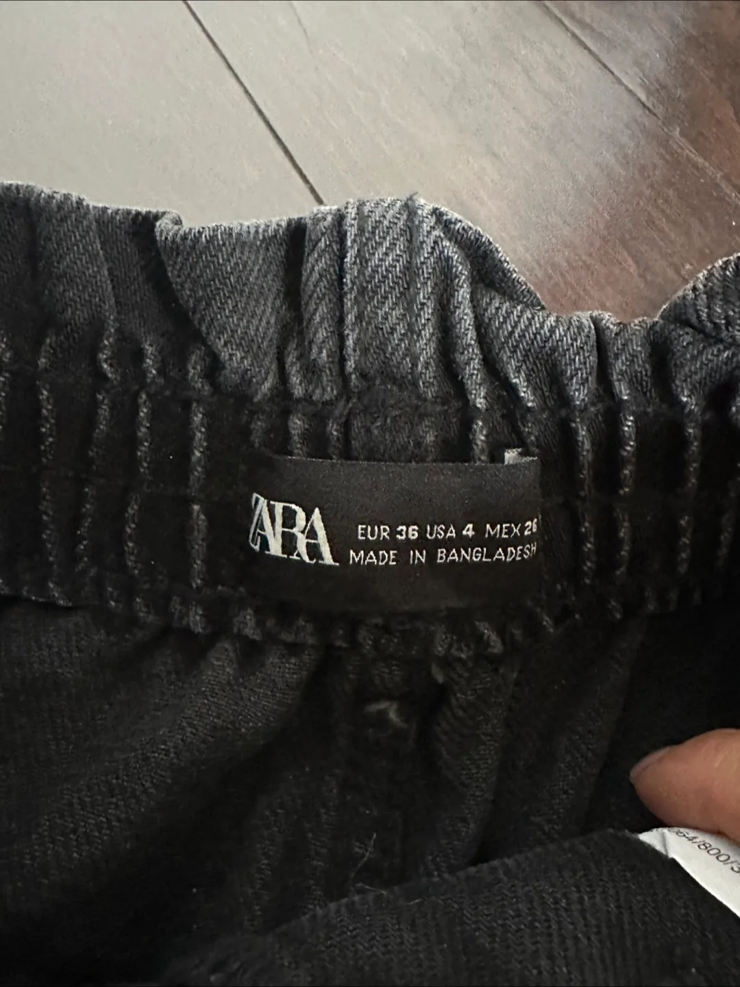 BNWT Zara Black Denim Paperbag High Waisted Jeans Size 4 image indicator(6)