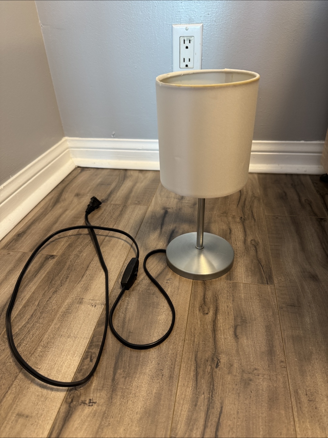 Small Table Lamp - Perfect for Bedside - photo 3
