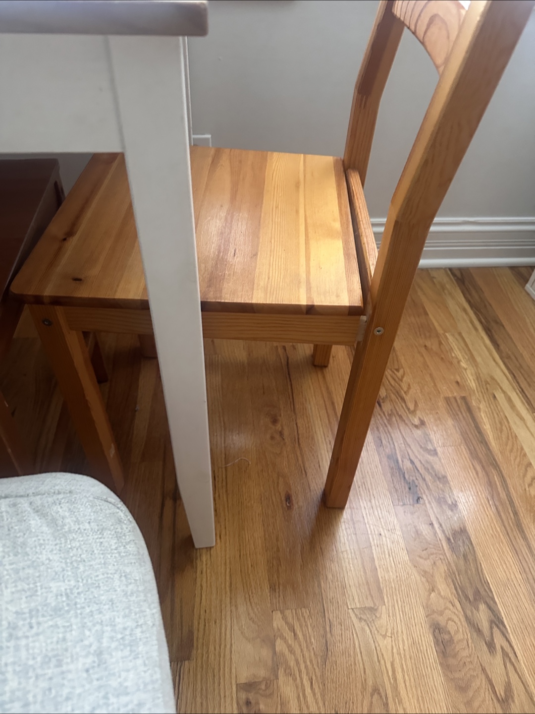 Ikea Dining Table & Chairs - photo 4