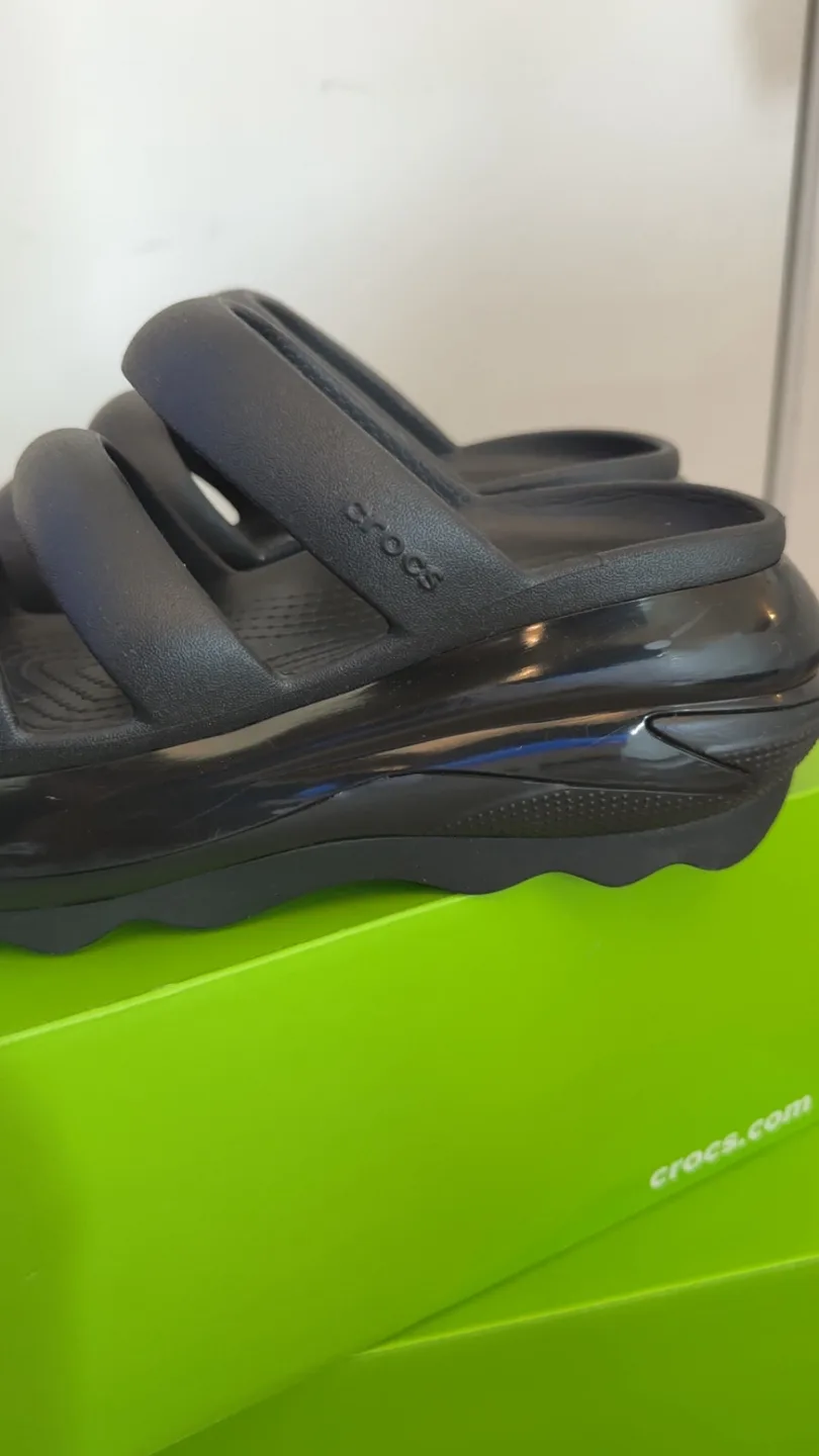 Crocs mega crush triple strap in black size 7 women image indicator(3)