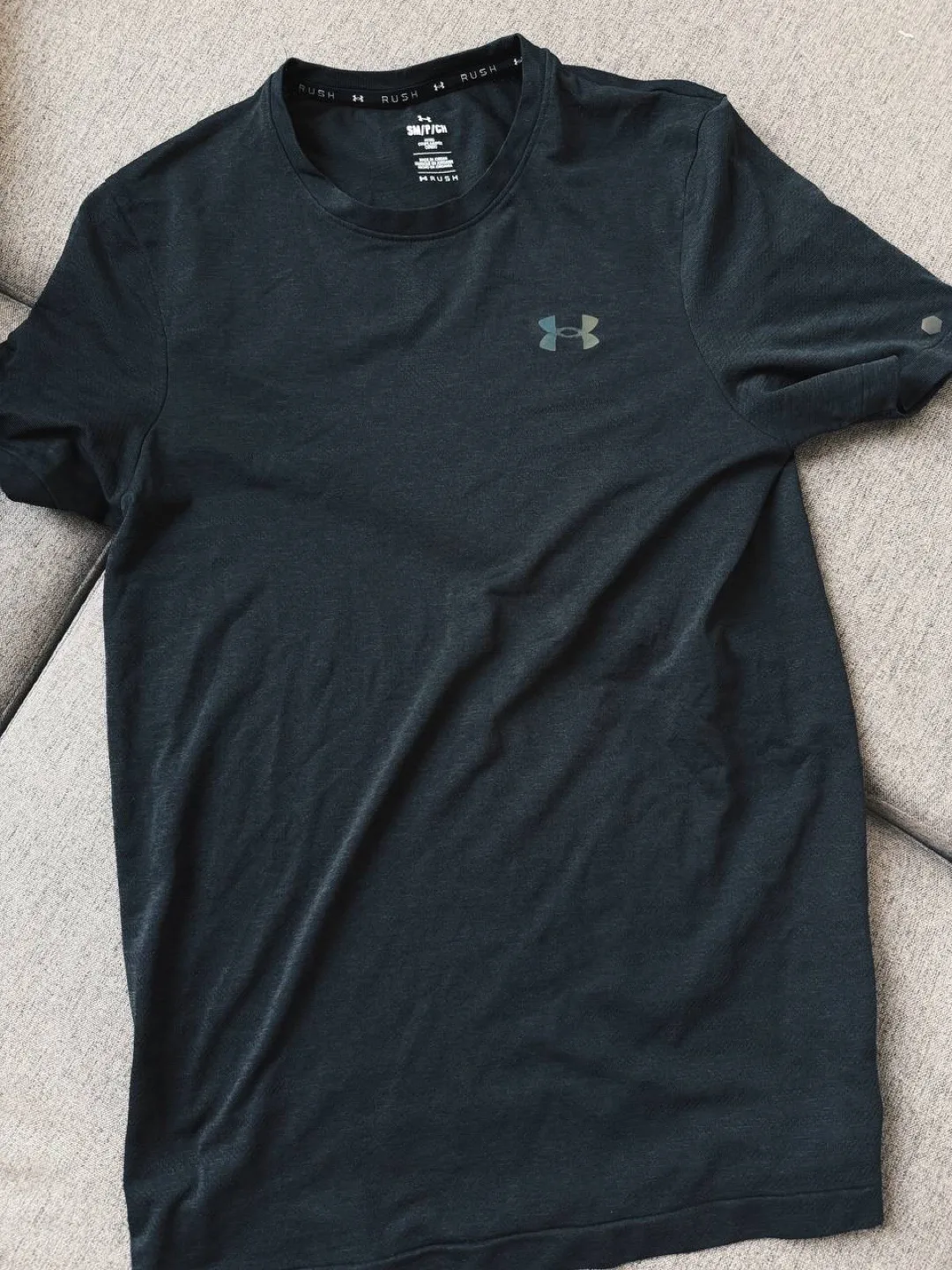 Under Armour Rush T-Shirt - Size Small thumbnail