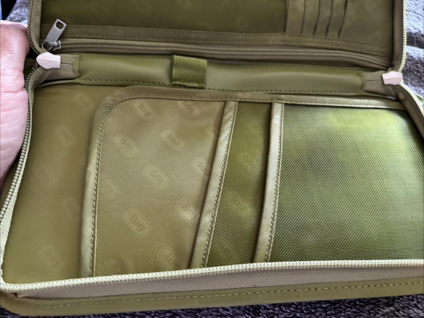 Lug travel wallet image indicator(6)