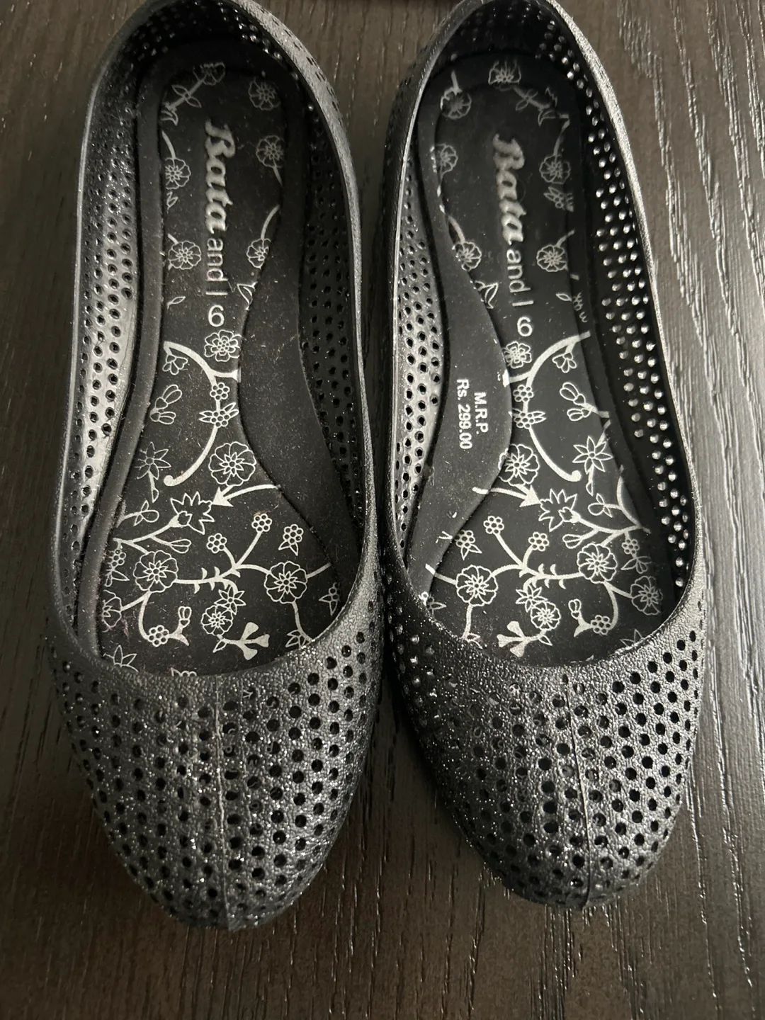 Bata Black Flats - Size 6 thumbnail