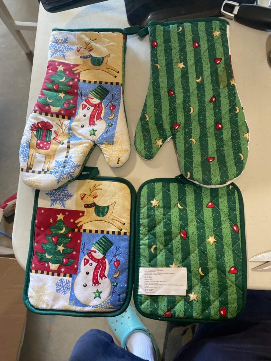 Christmas Oven Mitts & Pot Holder Set thumbnail