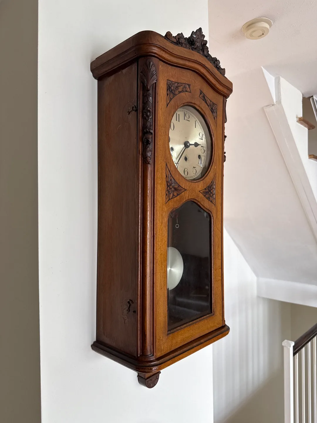 Antique Wooden Wall Clock image indicator(2)