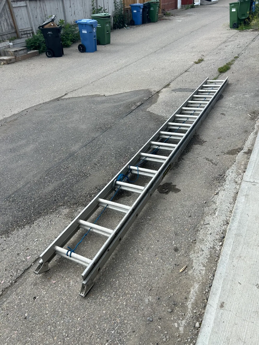 32’ falcon grade 1 extension ladder thumbnail