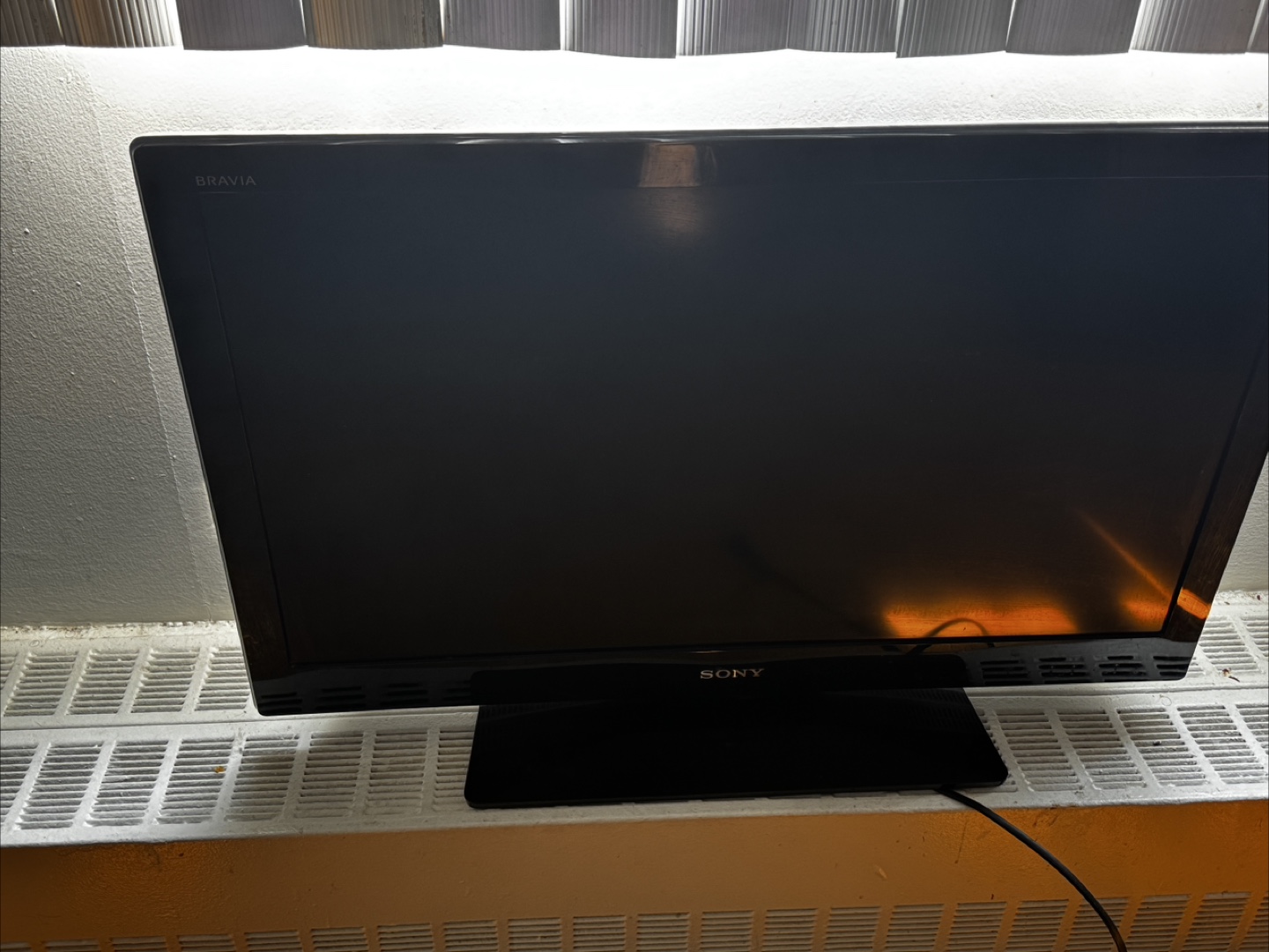 Moving Sale - Sony Bravia TV. - photo 2