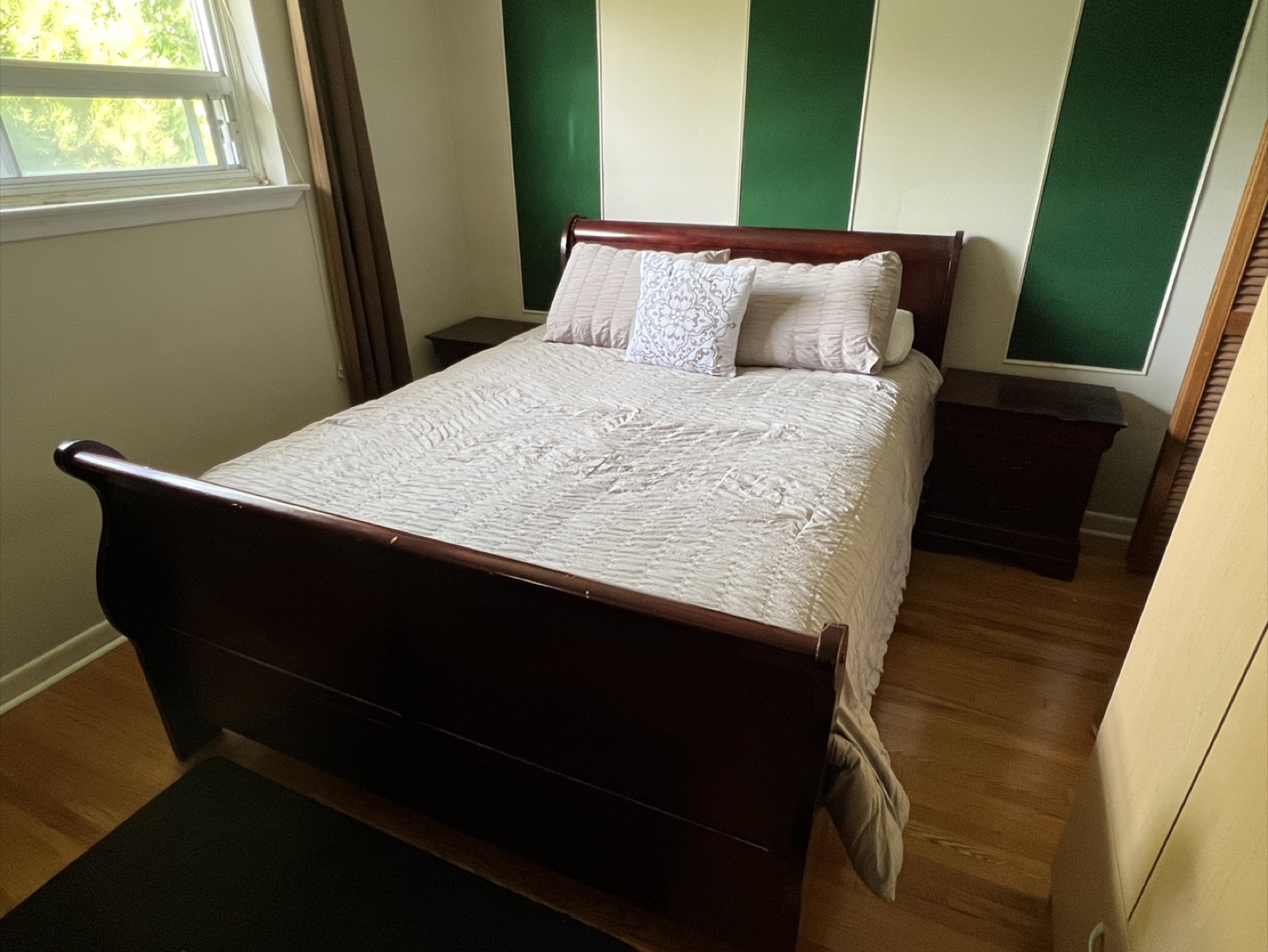 Bedroom Set - Bed, Dresser, 2 Nightstands - photo 2