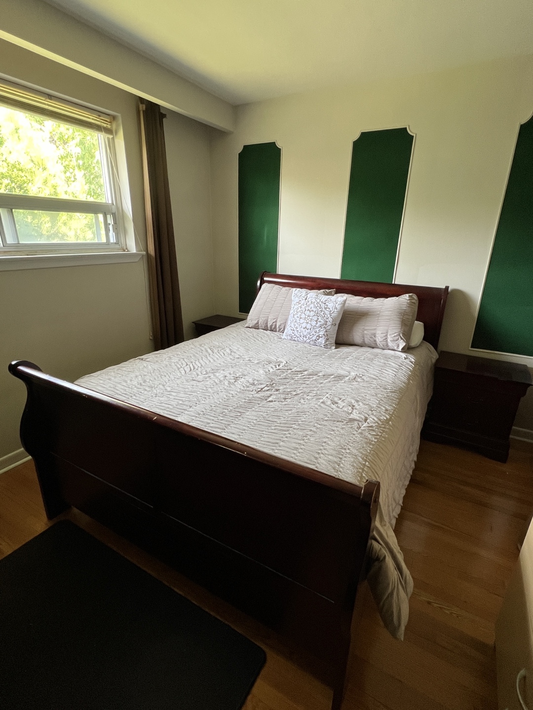 Bedroom Set - Bed, Dresser, 2 Nightstands