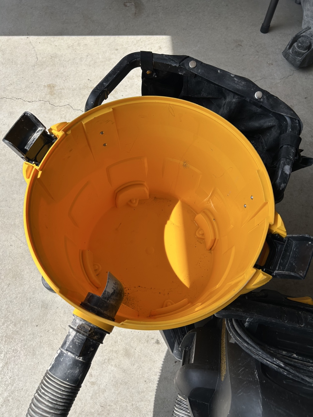 Dewalt 12 gallon wet/dry vac - photo 5