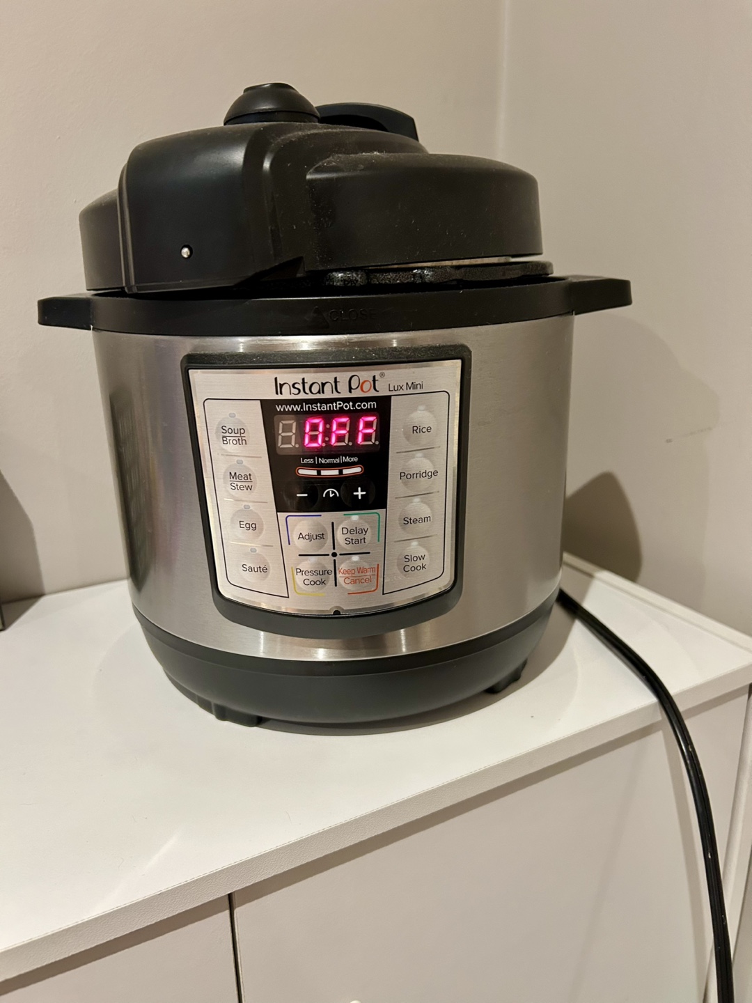 Instant Pot Lux Mini - Like NEW