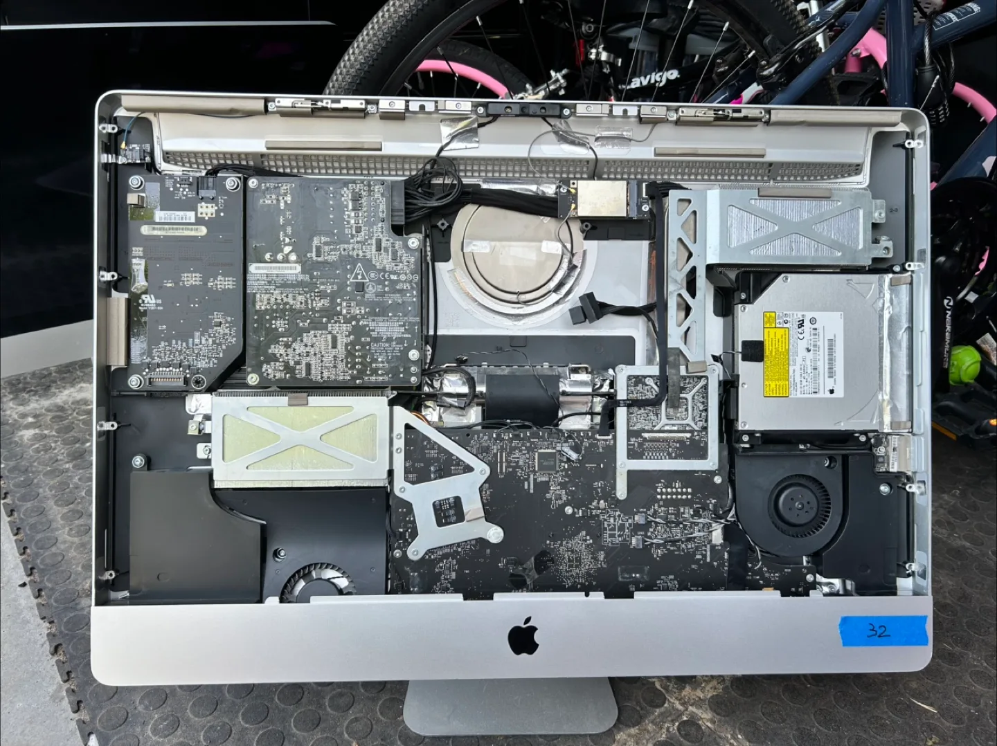 PARTS: 27” 2009 iMac (bad video) image indicator(2)