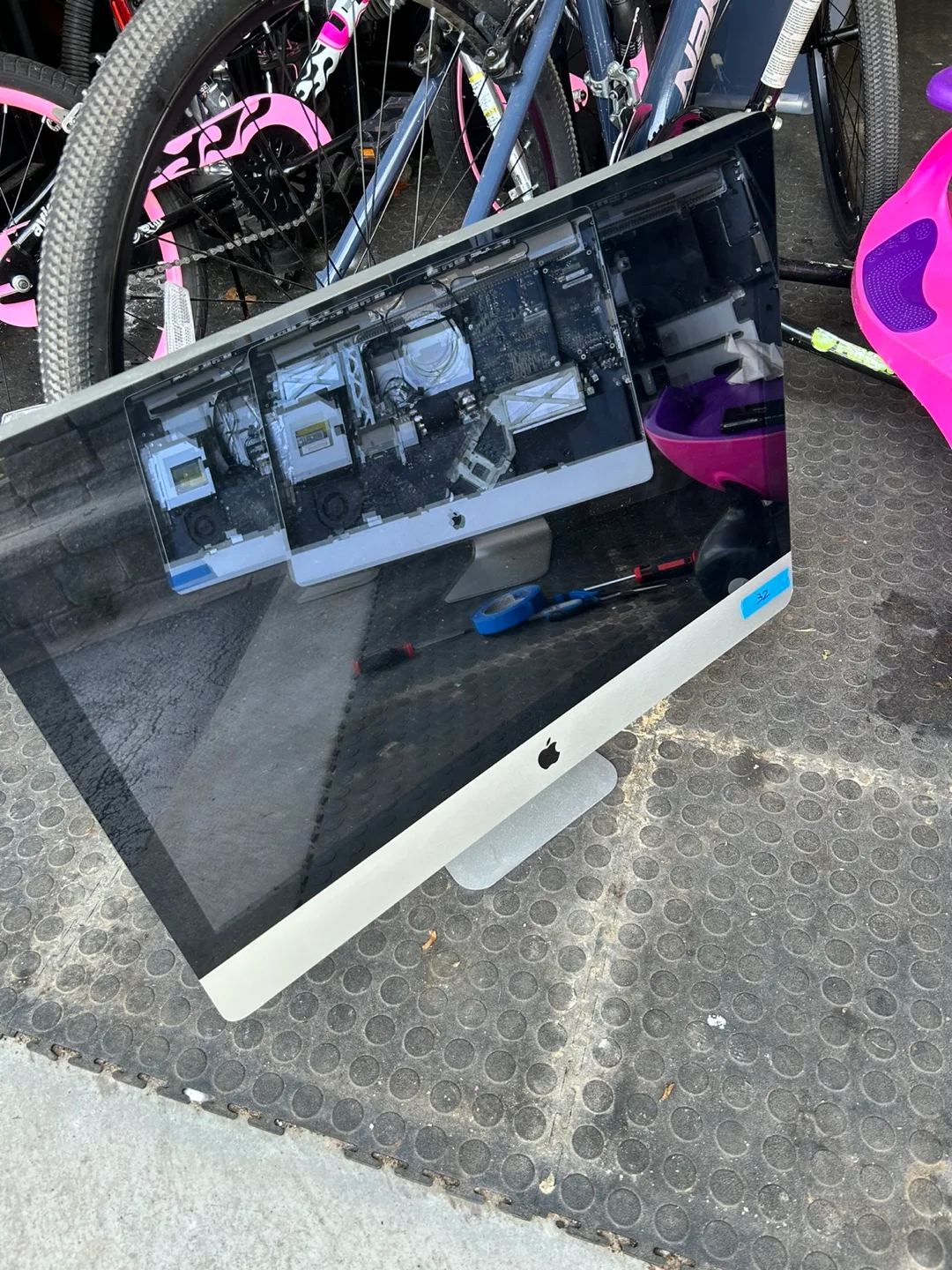 PARTS: 27” 2009 iMac (bad video) thumbnail