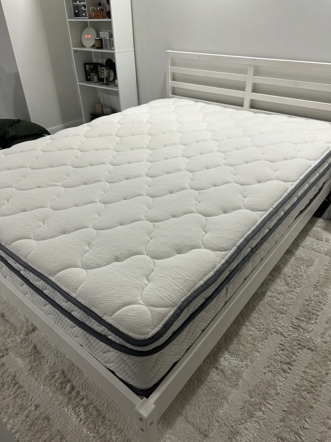 Vesgantti Queen Size 12 Inch Hybrid Mattress thumbnail
