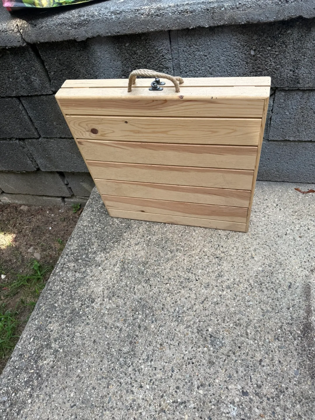 Wooden foldable table with screw on legs. image indicator(3)