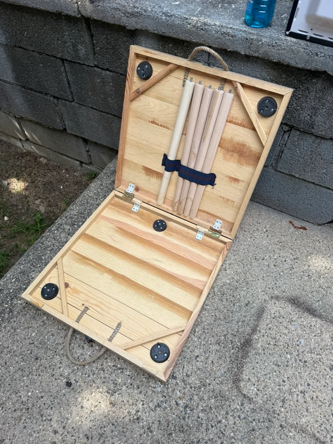 Wooden foldable table with screw on legs. image indicator(2)