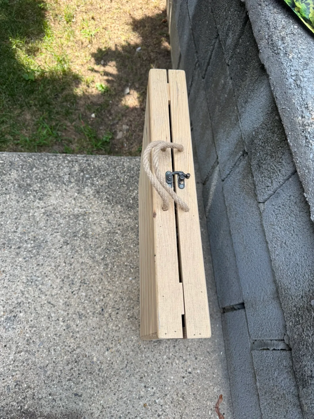 Wooden foldable table with screw on legs. image indicator(4)