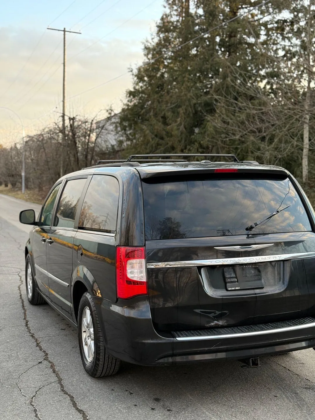 Chrysler Town & Country Minivan image indicator(3)