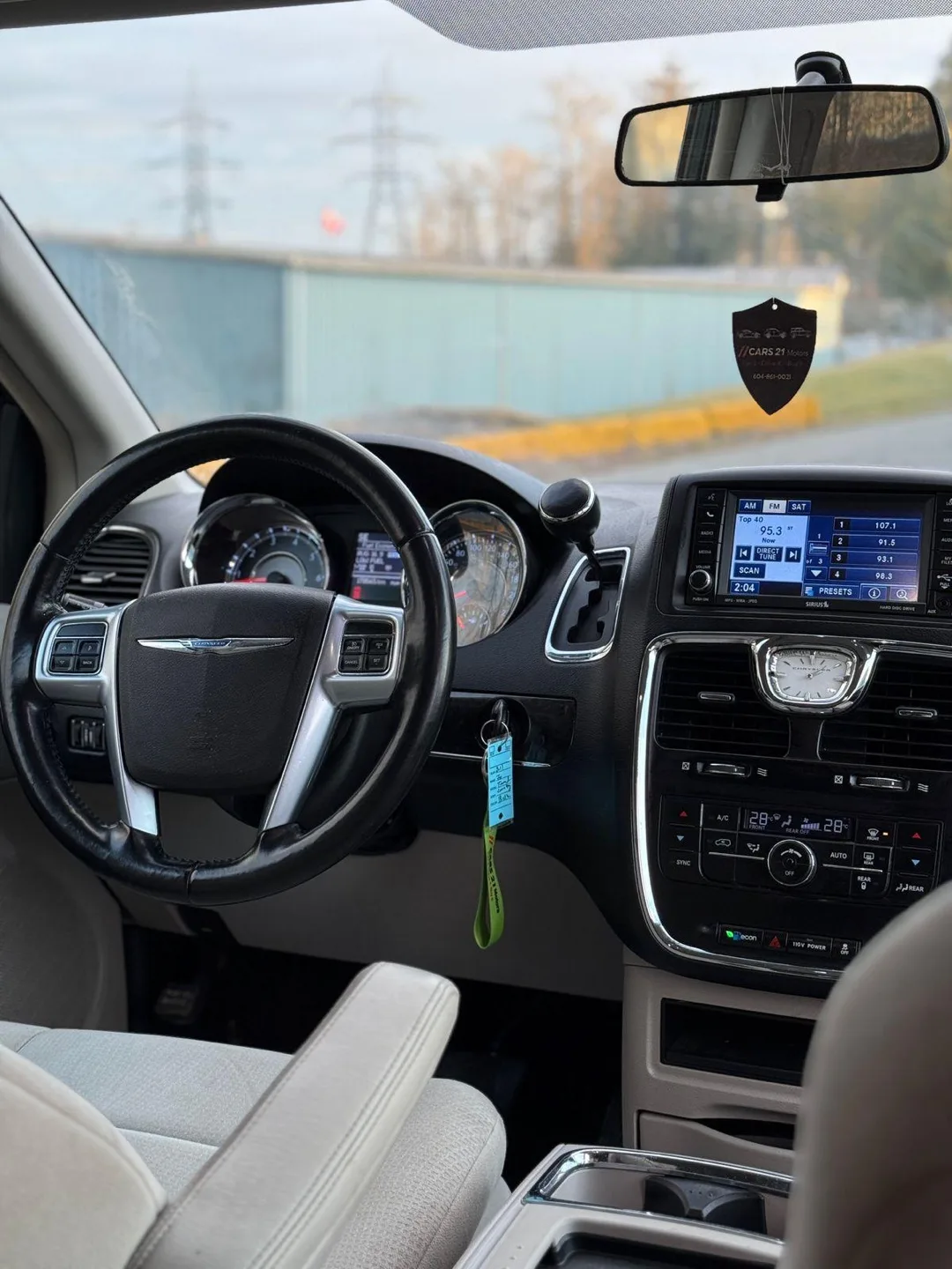 Chrysler Town & Country Minivan image indicator(9)