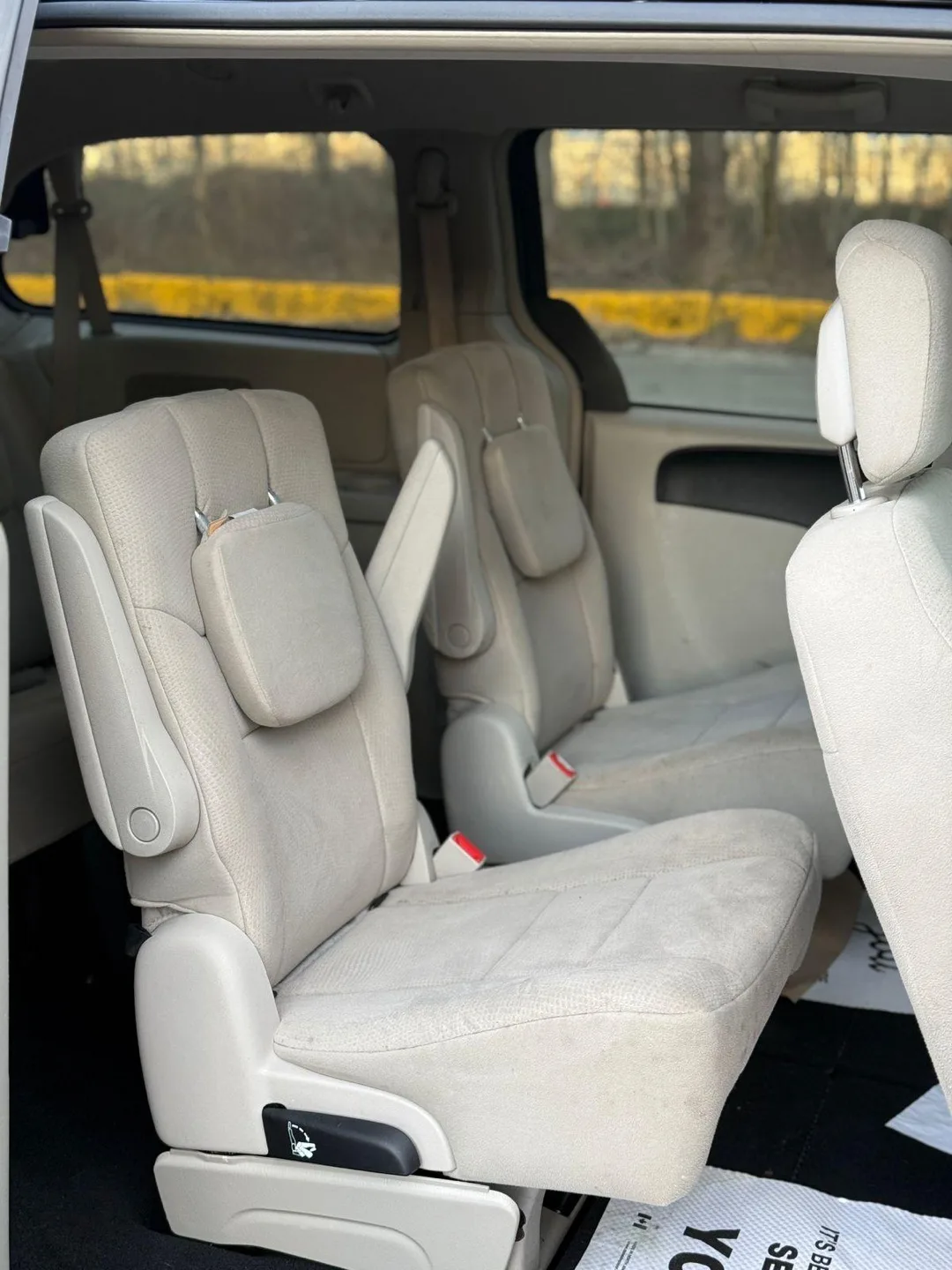 Chrysler Town & Country Minivan image indicator(10)