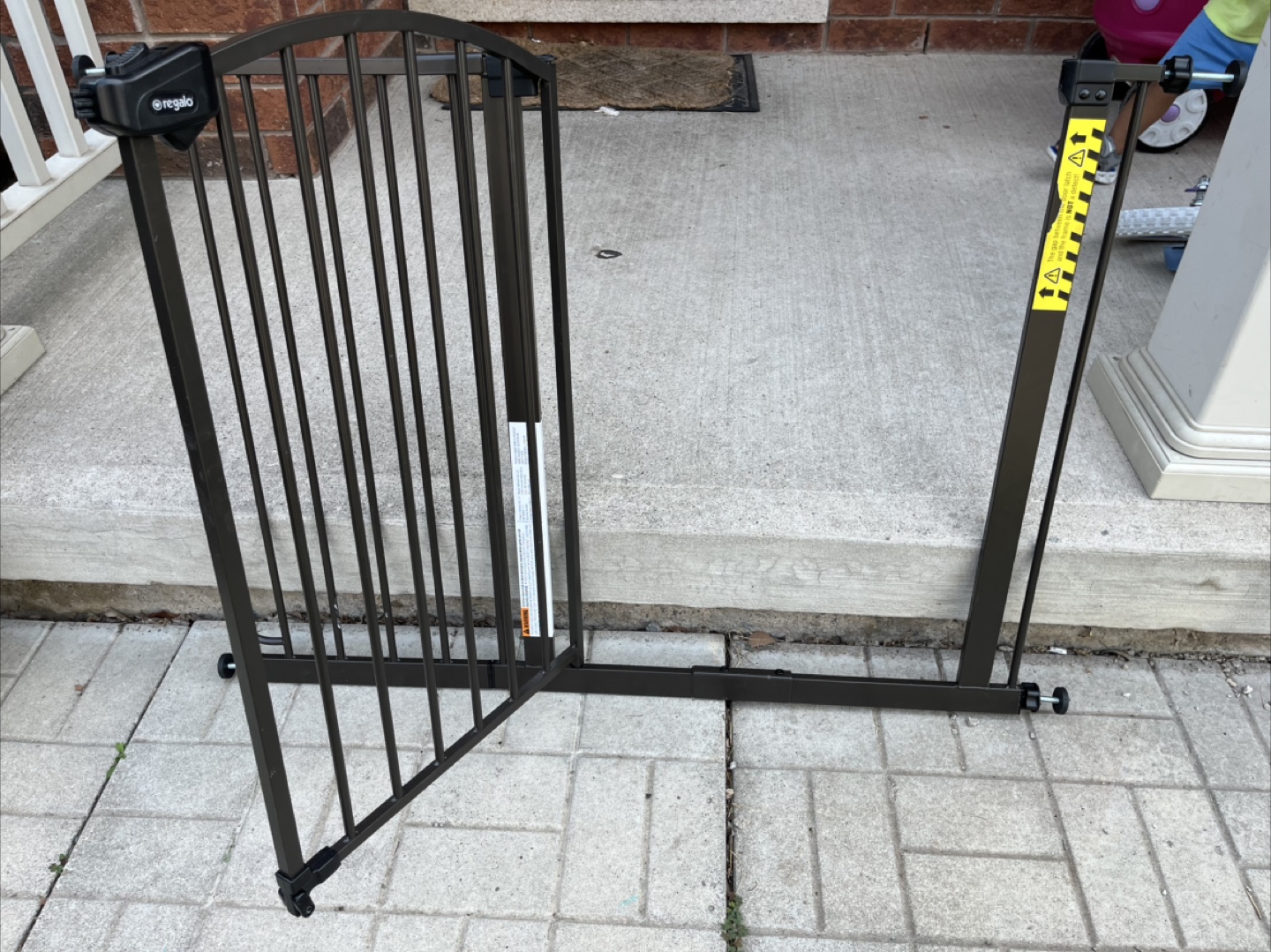 Regalo Super Wide Safety Gate 29"-58" - photo 5