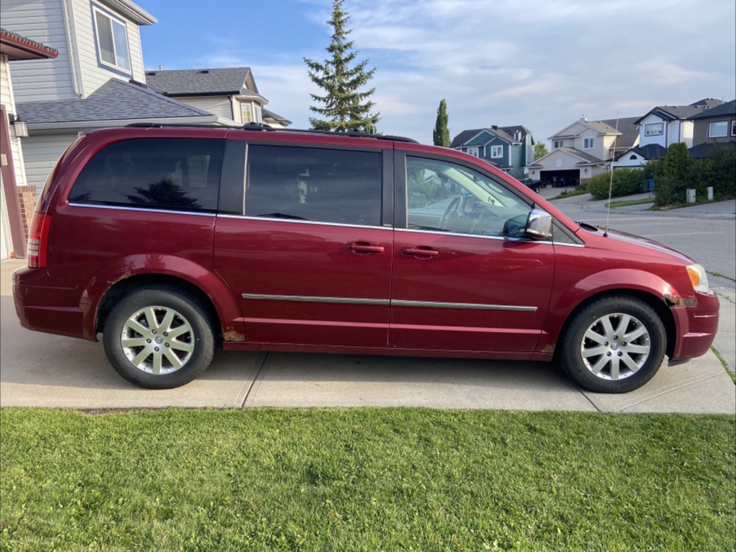 2010 Chrysler Town & Country van