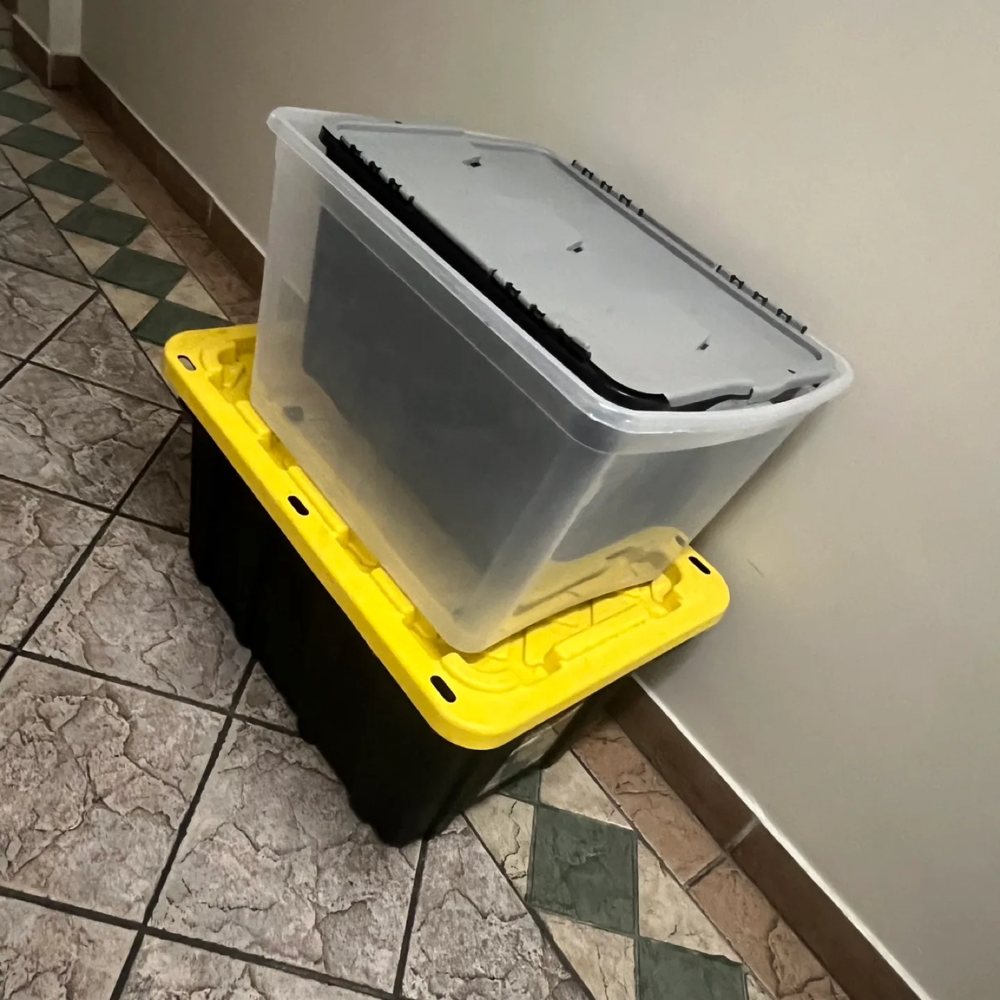 Strongbox 27 Gallon Storage Totes image indicator(2)