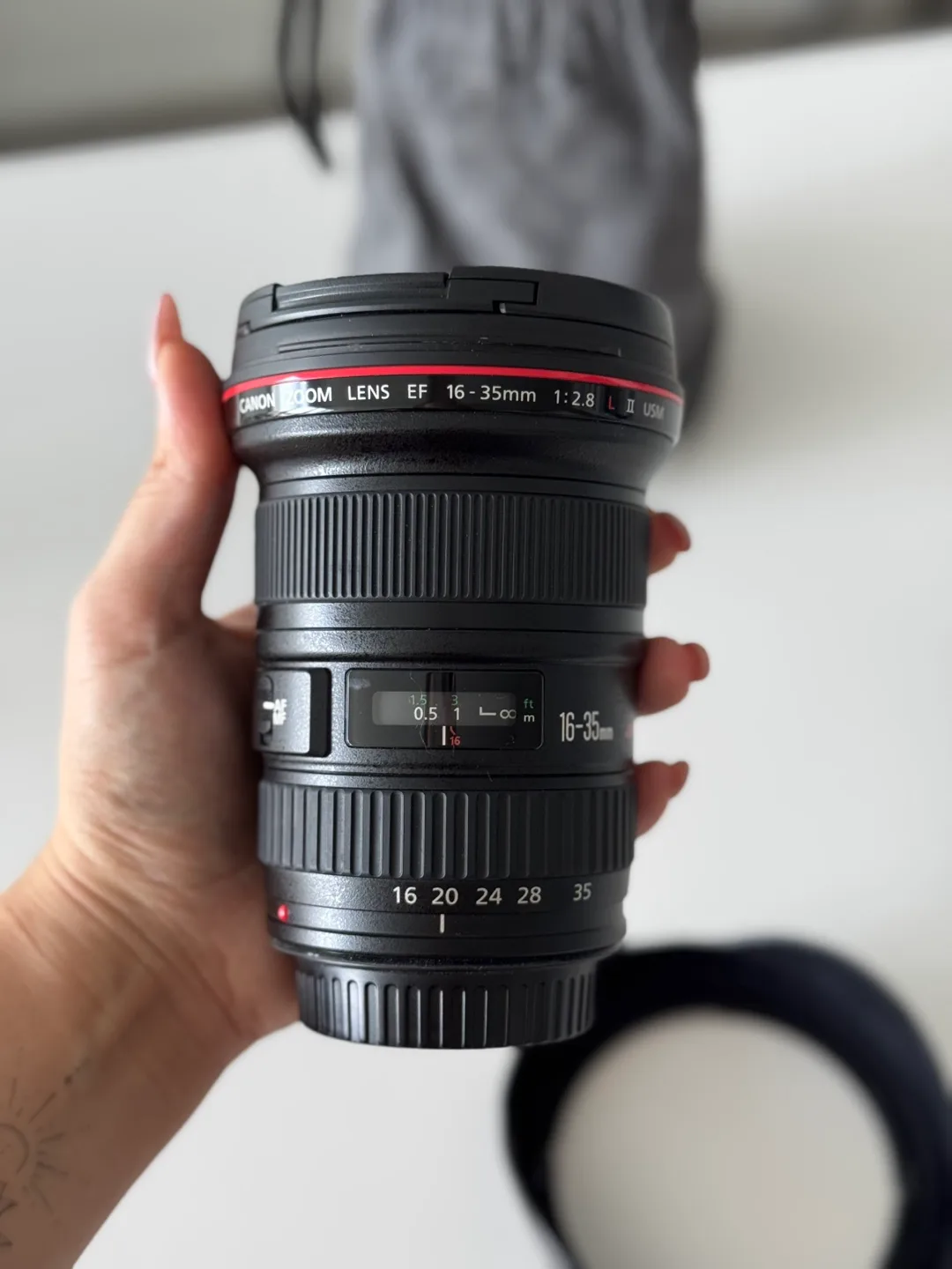 Wide-eye Canon Zoom Lens EF 16-35mm f/2.8L II USM thumbnail