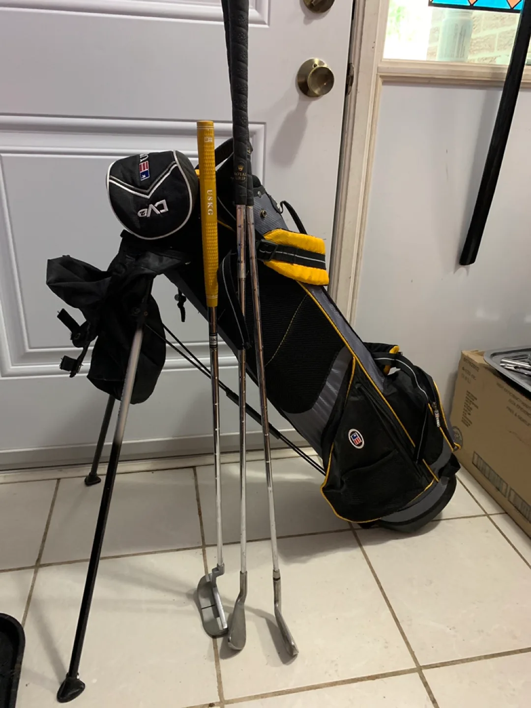 USKG Golf Bag with Clubs image indicator(4)