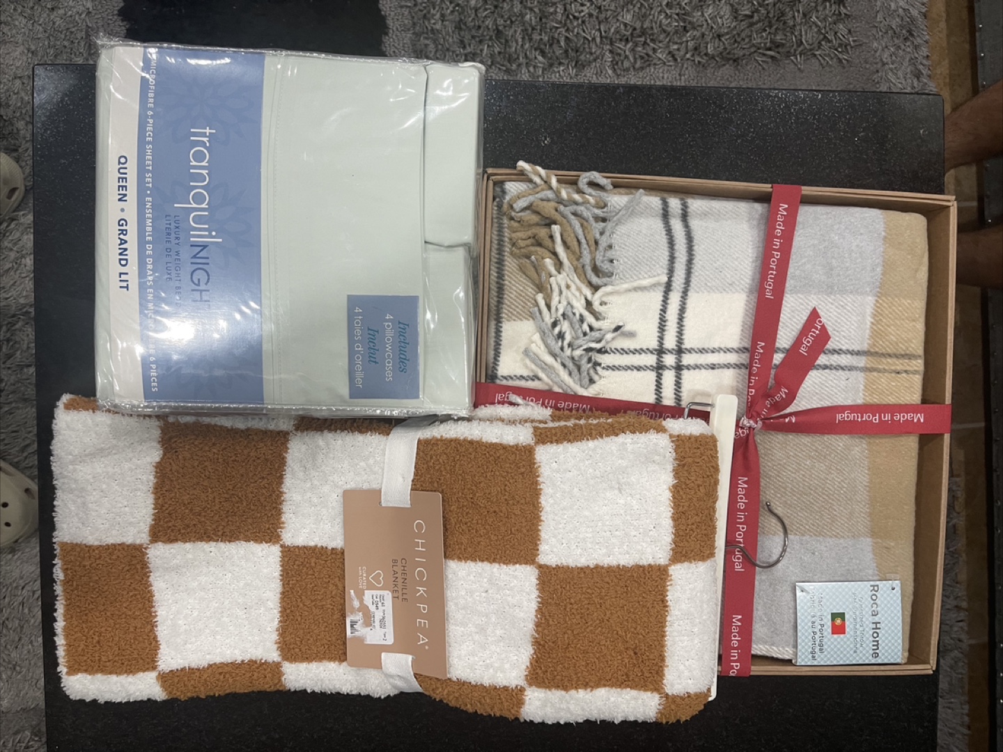 2 Blankets and 1 Bedsheet - photo 2