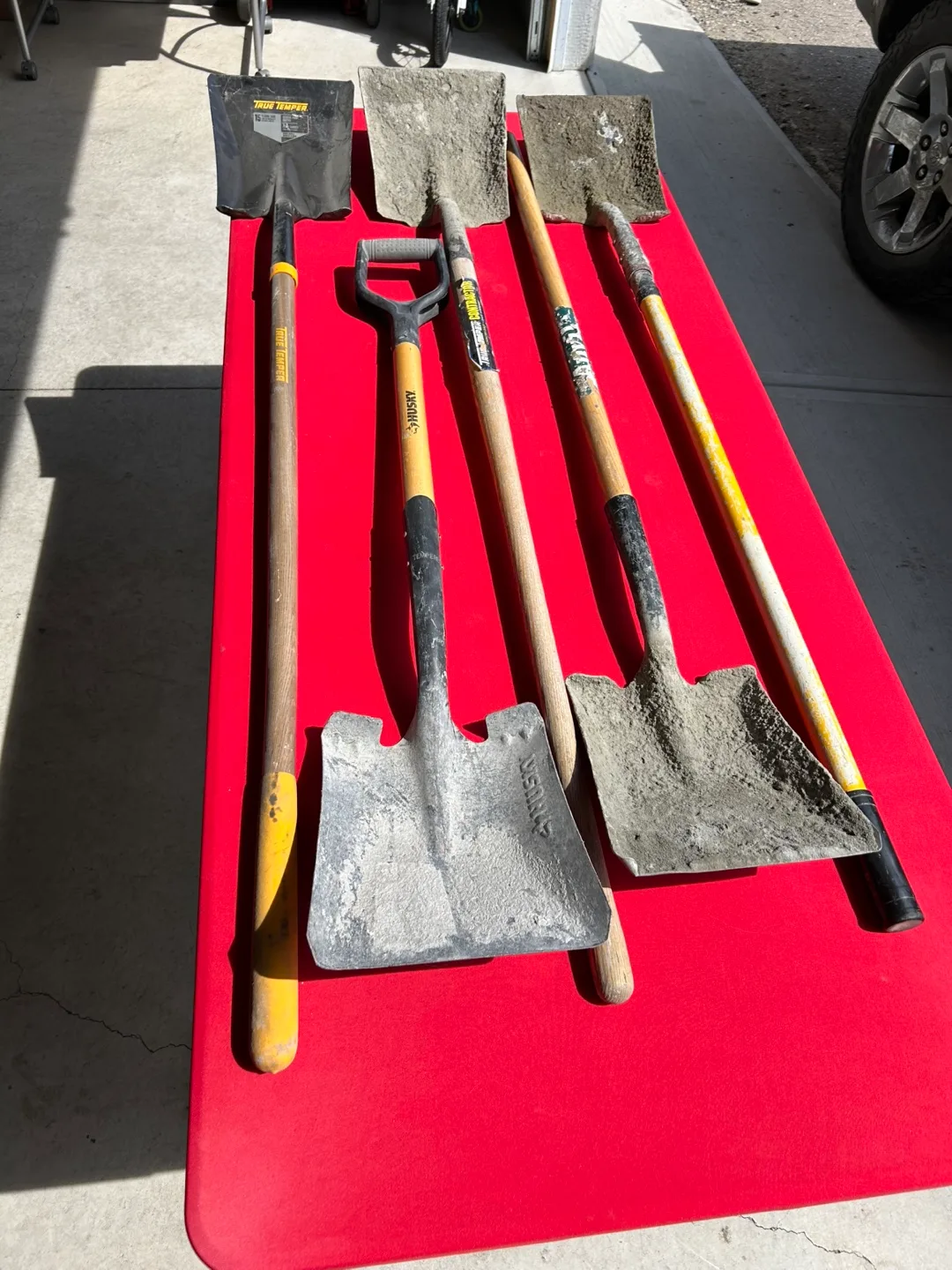 Square point shovels thumbnail