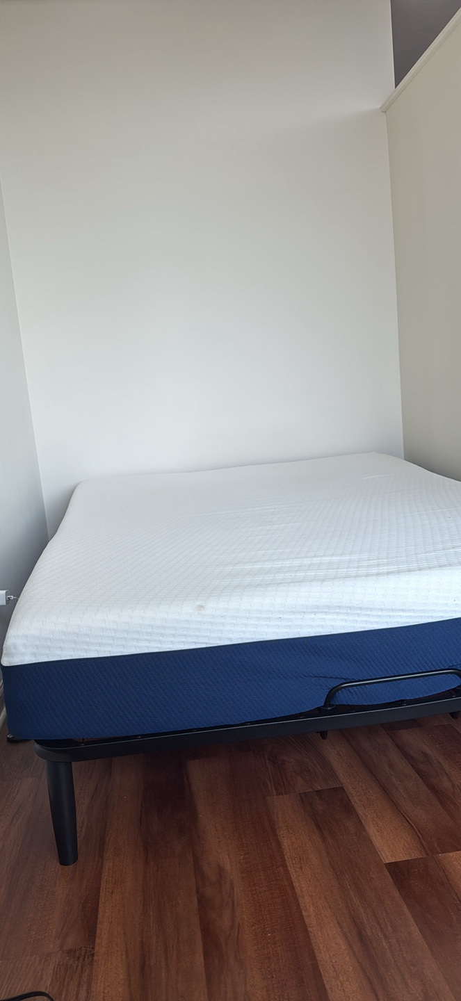 Queen size mattress - (FREE bed frame & 2 Pillow) - photo 3