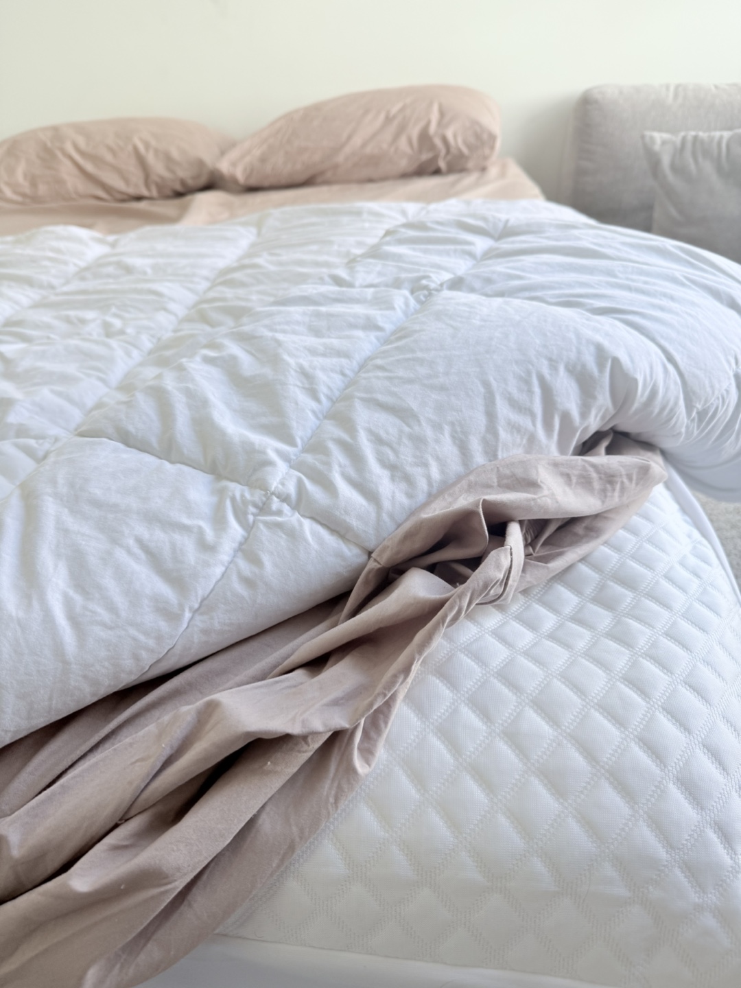 Silk & Snow Hybrid Queen Mattress Bundle – Medium Firm - photo 2