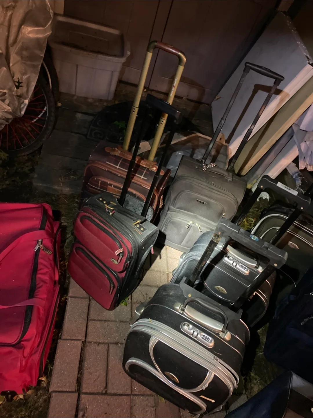 Used Luggage - Assorted Colors & Sizes image indicator(4)