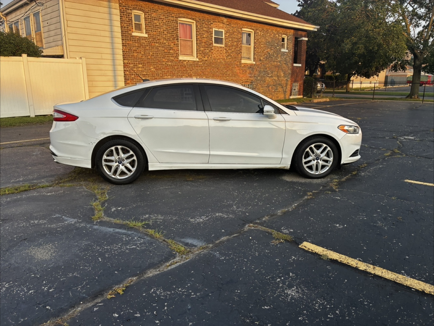 White Ford Fusion Sedan 2014 - photo 4