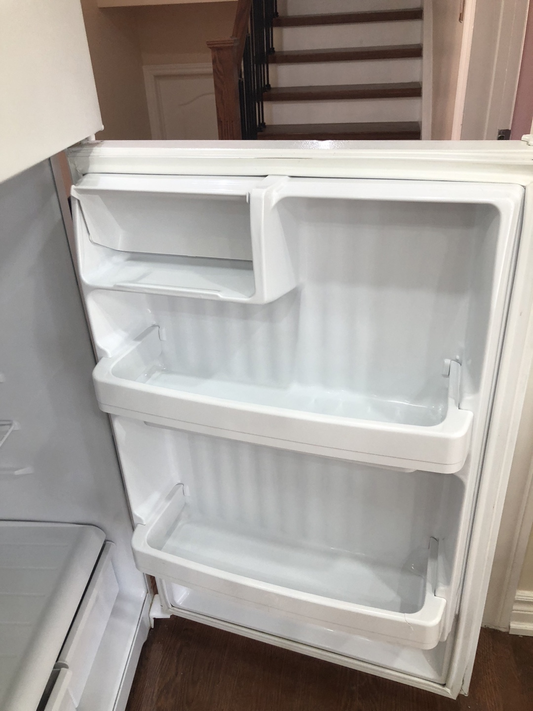 Hotpoint HTS17CB White Refrigerator - photo 3