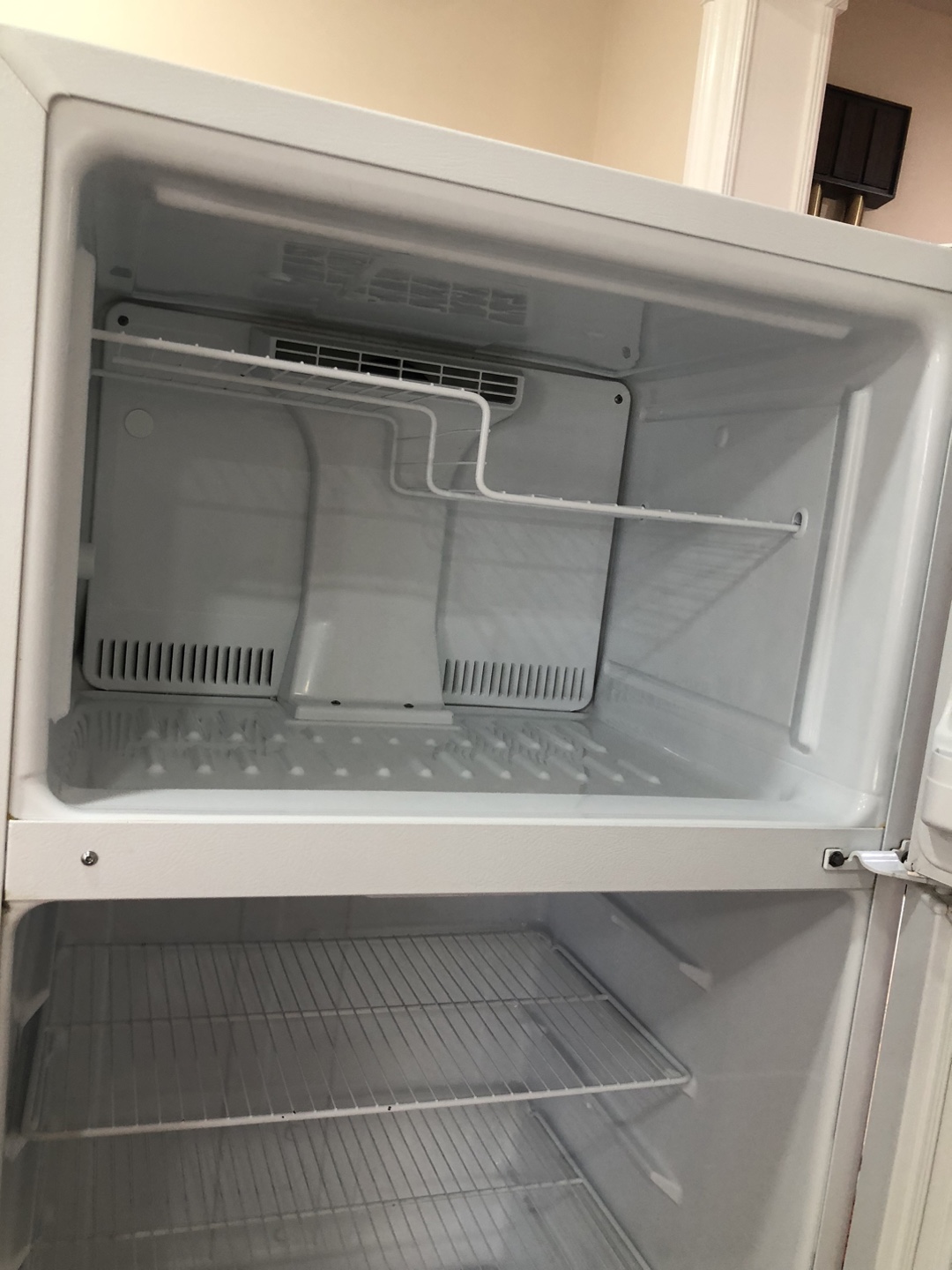 Hotpoint HTS17CB White Refrigerator - photo 2