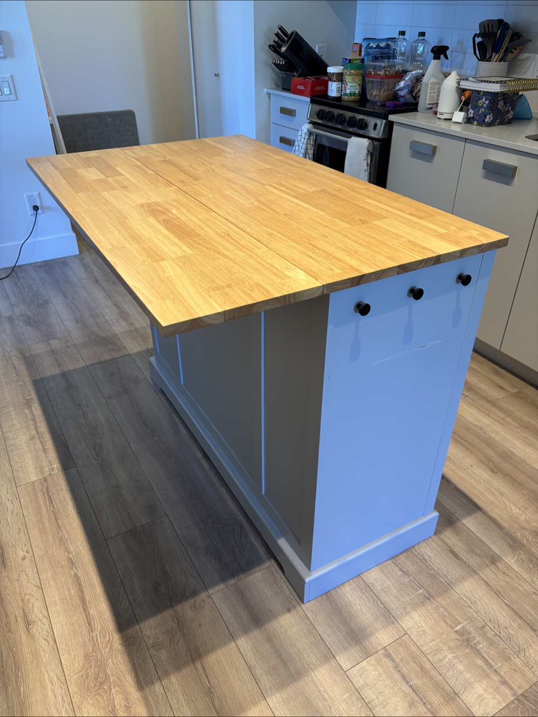 Kitchen Island w/ Folding Leaf & Storage - photo 3