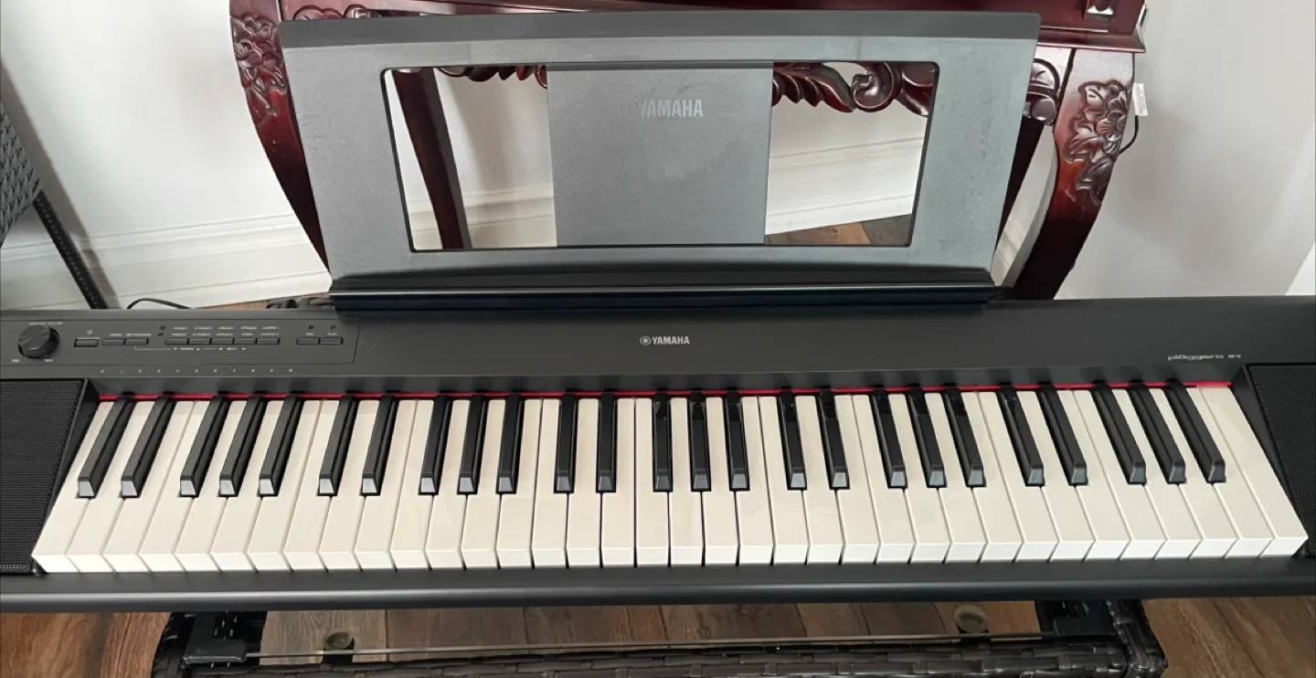 YAMAHA Piaggero NP-12B Digital Keyboard thumbnail