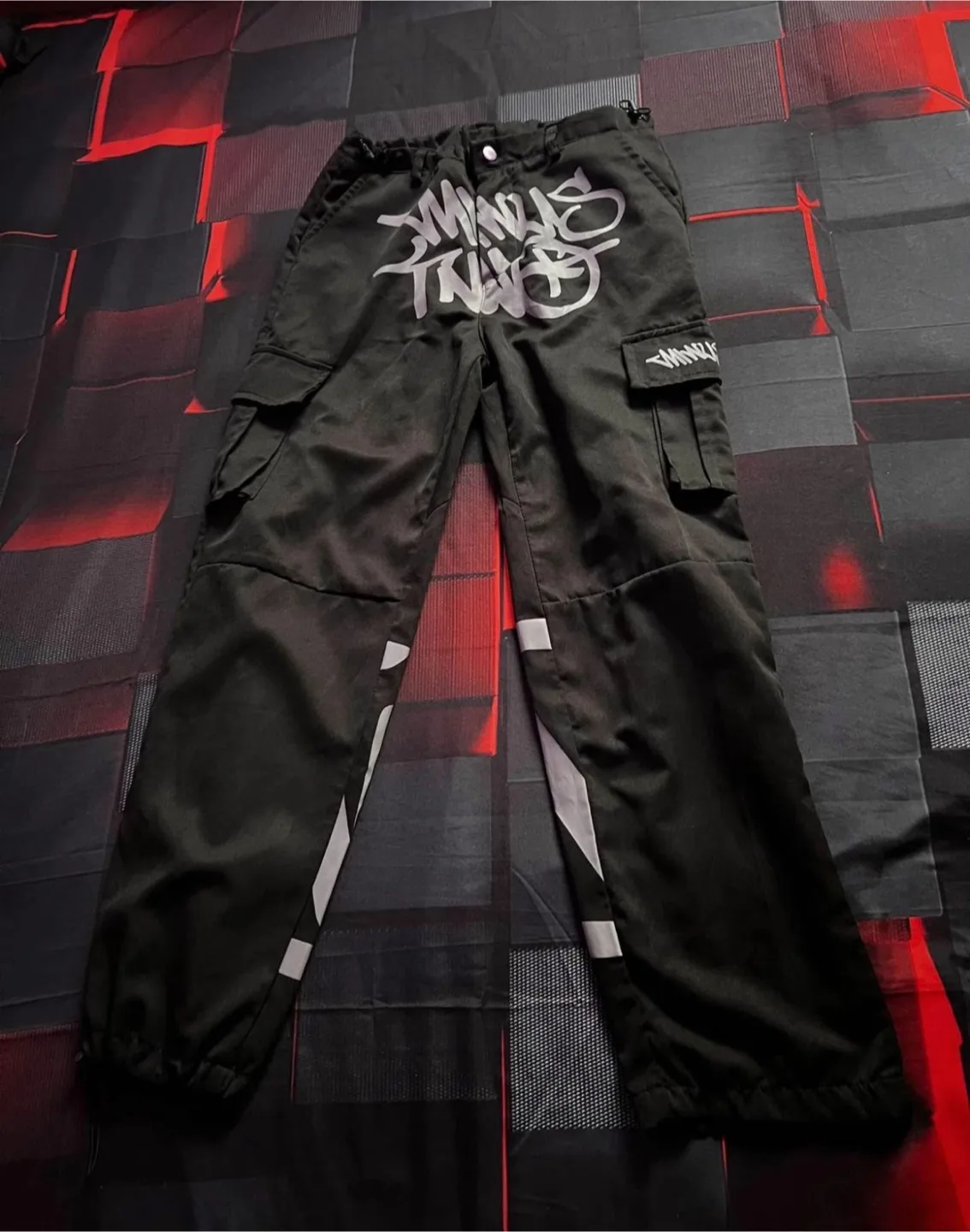Two minus cargos thumbnail