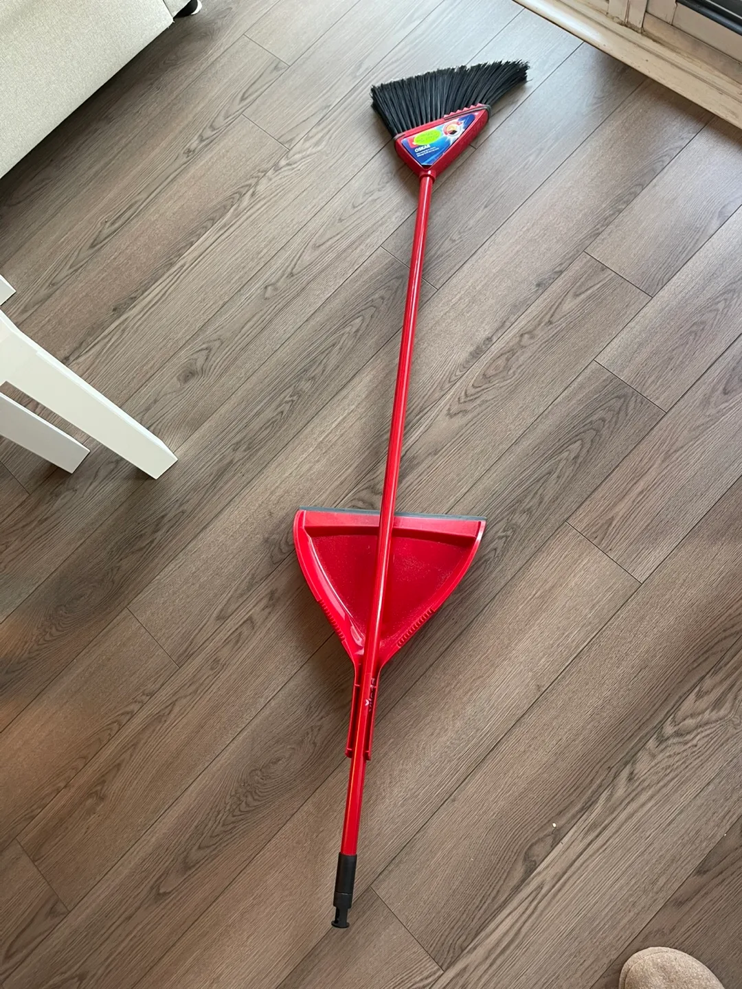 Vileda Oskar Angle Broom with Dustpan thumbnail