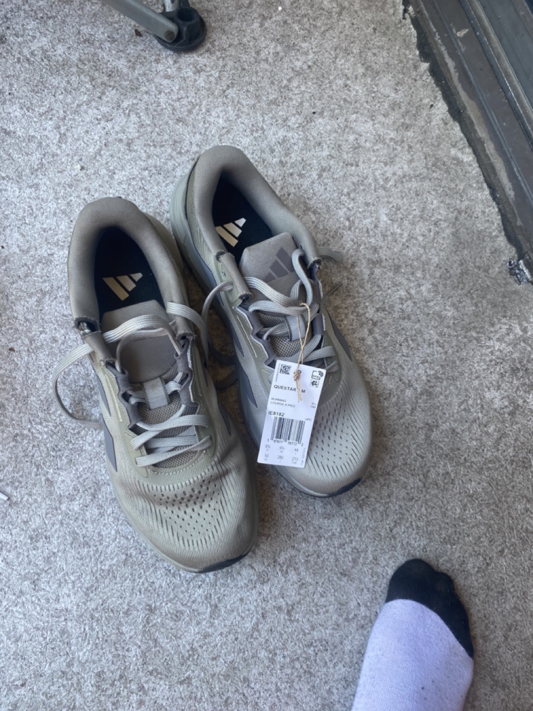 Adidas Questar Men's Running Shoes, Size 9.5 - photo 2