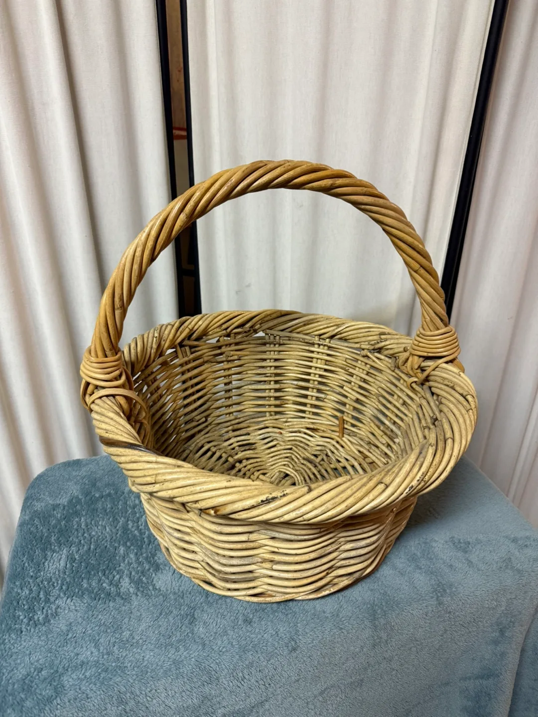 Wicker Basket with Handle image indicator(2)
