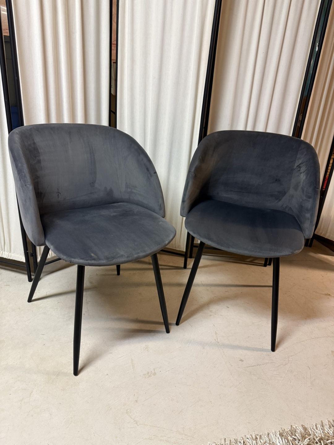 Set of 2 Grey Velvet Dining Chairs