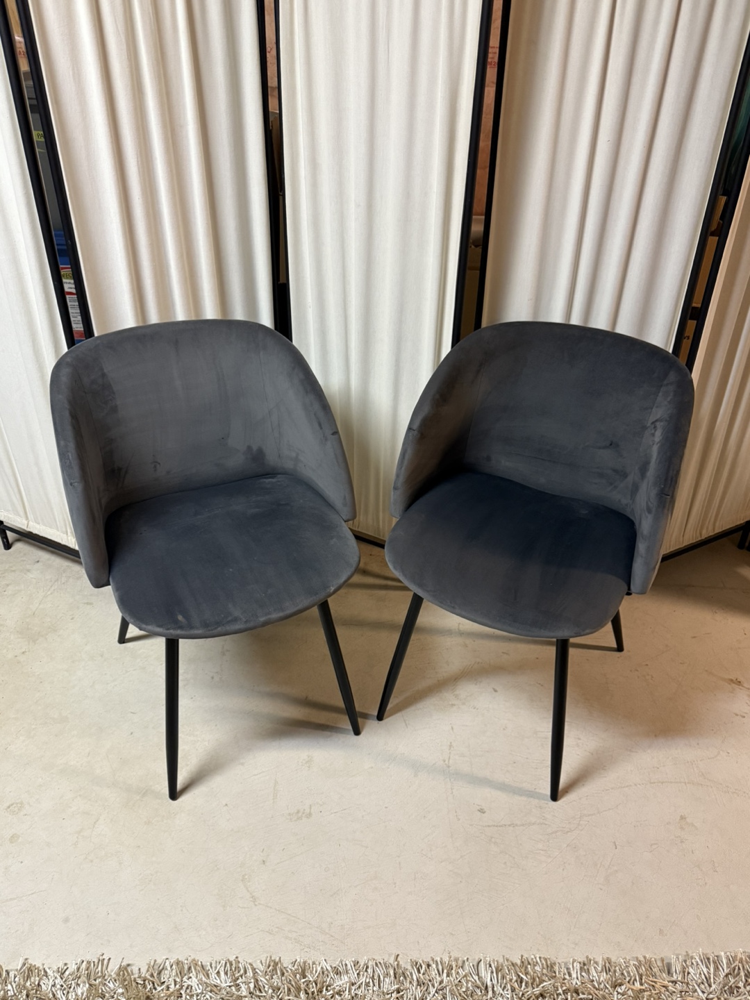 Set of 2 Grey Velvet Dining Chairs - photo 2