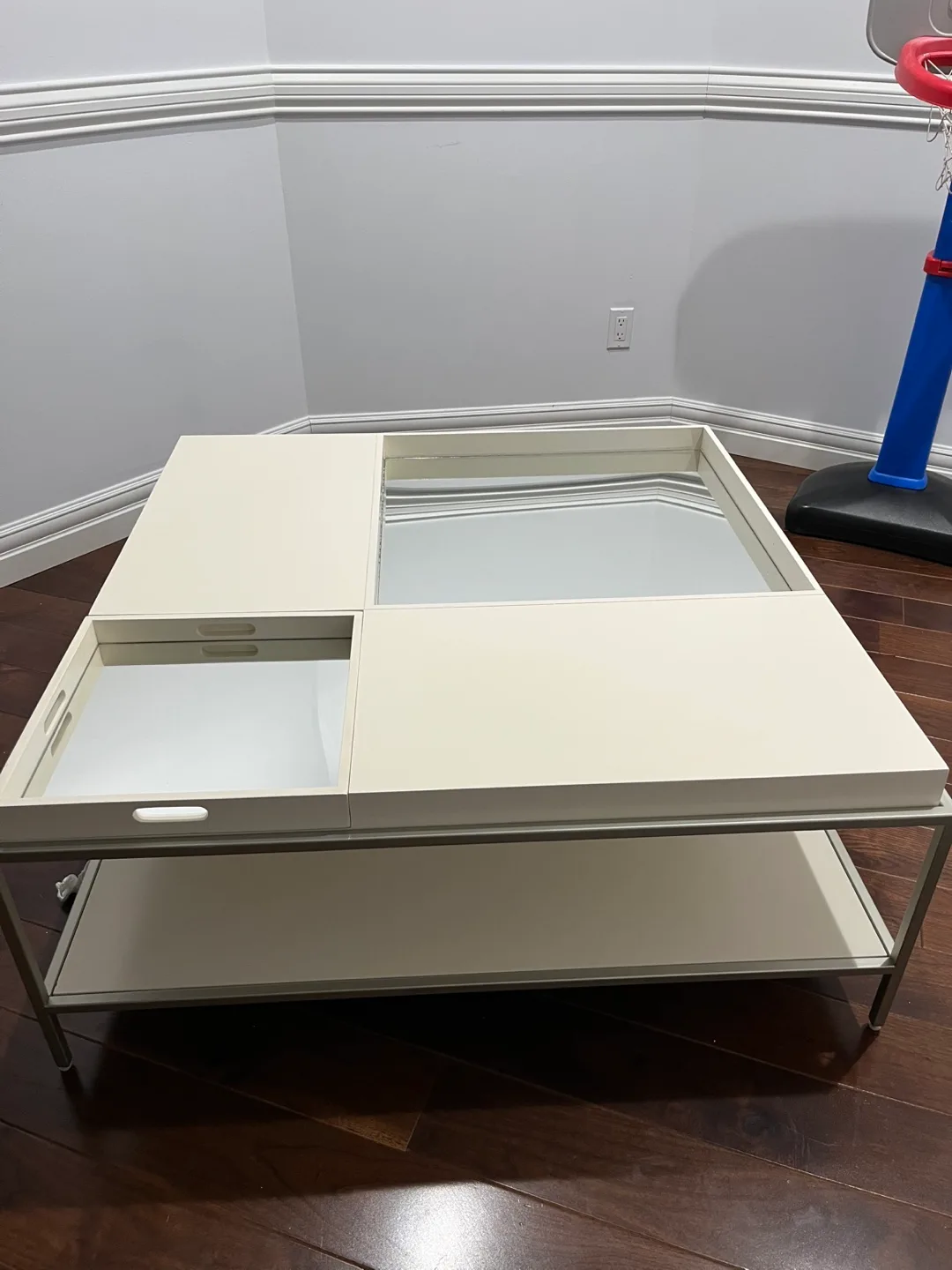 Square Coffee Table with Mirror image indicator(2)